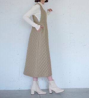 RANAN（ラナン）の「キルティングＶネックジャンパースカート（ジャンパースカート）」｜モカ