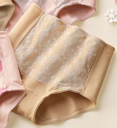 LAVIENNE（ラヴィエンヌ）の「はきやすい色だけの綿９５％華やかショーツ（ショーツ）」