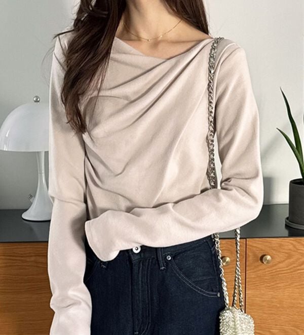 GeeRA（ジーラ）の「ドレープデザインカットソー（カットソー）」｜詳細画像