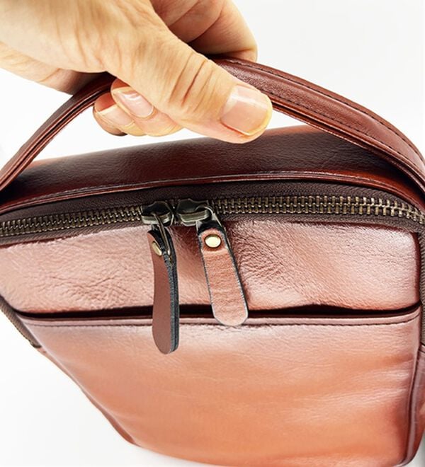 「日本製アンティーク調牛革ショルダーバッグ（メンズショルダーバッグ）」｜詳細画像