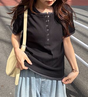 RANAN（ラナン）の「レイヤード風ヘンリーネックTシャツ（カットソー）」｜ブラック系