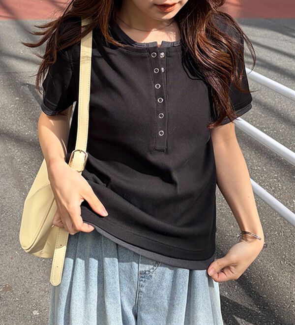RANAN（ラナン）の「レイヤード風ヘンリーネックTシャツ（カットソー）」｜ブラック系
