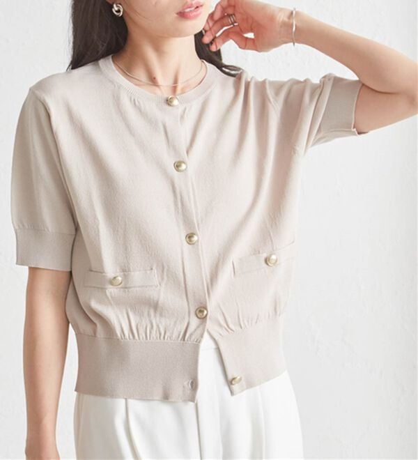 RANAN（ラナン）の「ゴールド調ボタン5分袖ニットカーデ（ニットカーディガン）」｜詳細画像