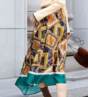 RANAN（ラナン）の「スカーフ柄パネルプリントスカート（ひざ丈スカート）」｜詳細画像