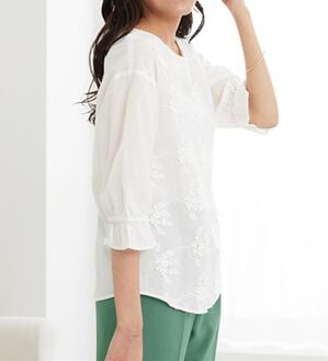 BELLUNA（ベルーナ）の「【店舗・ネット限定】モチーフレース使い袖ギャザーブラウス（ブラウス）」｜オフ白