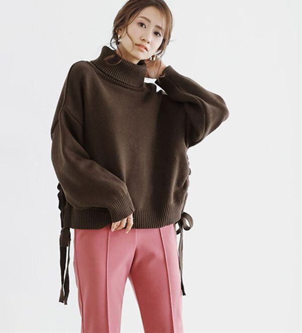 Pierrot（ピエロ）の「ゆったりサイドリボンタートルニット（ニット・セーター）」｜詳細画像