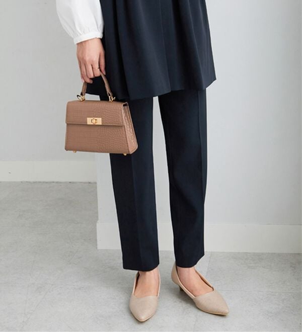 Viola e Viola（ヴィオラ エ ヴィオラ）の「【３点セット】コーデ決まるペプラムジレセットスーツ（パンツスーツ）」｜詳細画像