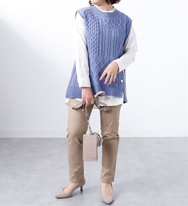 BELLUNA（ベルーナ）の「ゴールドボタン使いケーブルニットベスト（ベスト）」｜詳細画像