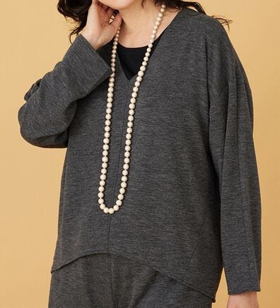 BELLUNA（ベルーナ）の「キレイ見えVネックプルオーバー（カットソー）」