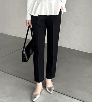 GeeRA（ジーラ）の「美脚きれい魅せ！テーパードパンツ（フルレングスパンツ）」｜ブラック