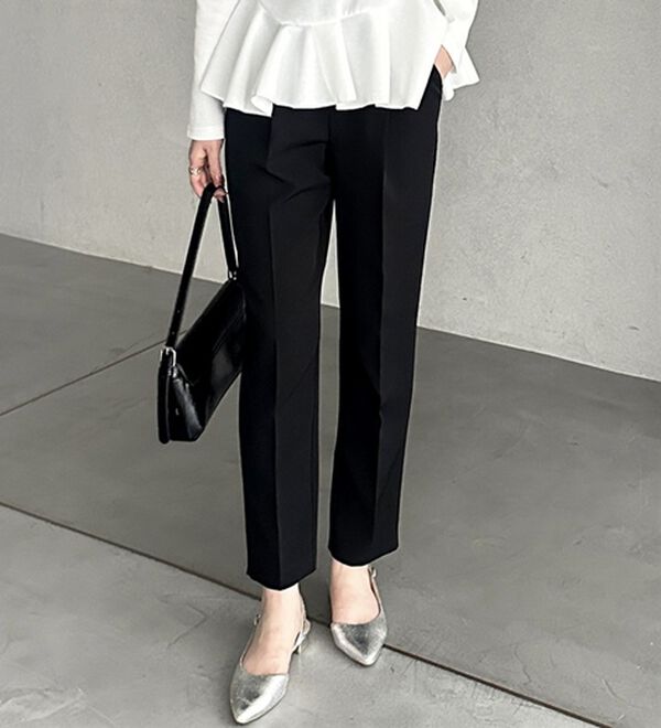 GeeRA（ジーラ）の「美脚きれい魅せ！テーパードパンツ（フルレングスパンツ）」｜ブラック