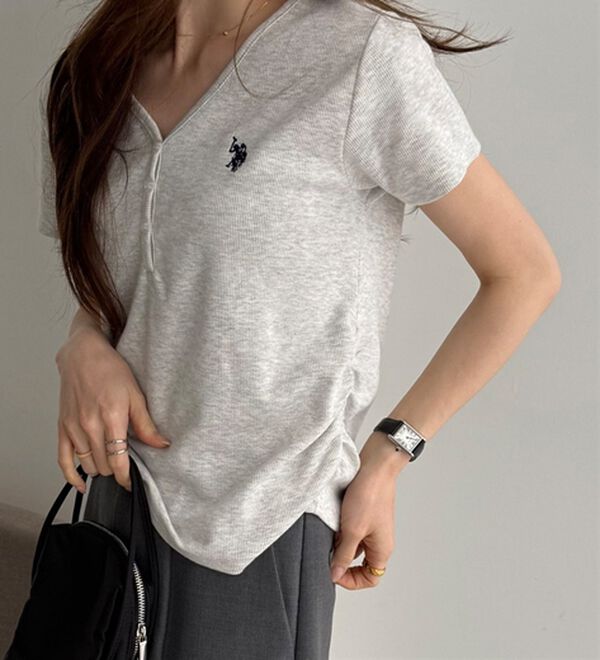 GeeRA（ジーラ）の「【ＵＳ．ＰＯＬＯ．ＡＳＳＮ】接触冷感Vネックヘンリーリブカットソー（カットソー）」｜詳細画像