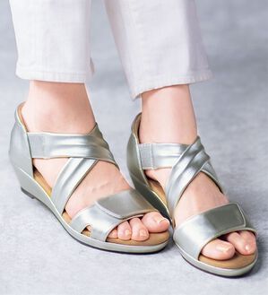 ルフラン（ルフラン）の「らくちんフィットサンダル（サンダル・ミュール）」｜シルバー