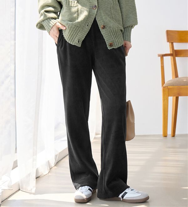 Viola e Viola（ヴィオラ エ ヴィオラ）の「毛布のような温かさ楽ぽか裏ファーフレアパンツ（フルレングスパンツ）」｜ブラック