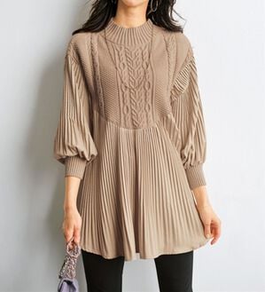 BELLUNA（ベルーナ）の「ニットプリーツ切替フレアーチュニック（チュニック）」｜ベージュ