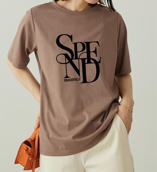 BELLUNA（ベルーナ）の「フロッキープリントロゴプルオーバー（カットソー）」｜モカ