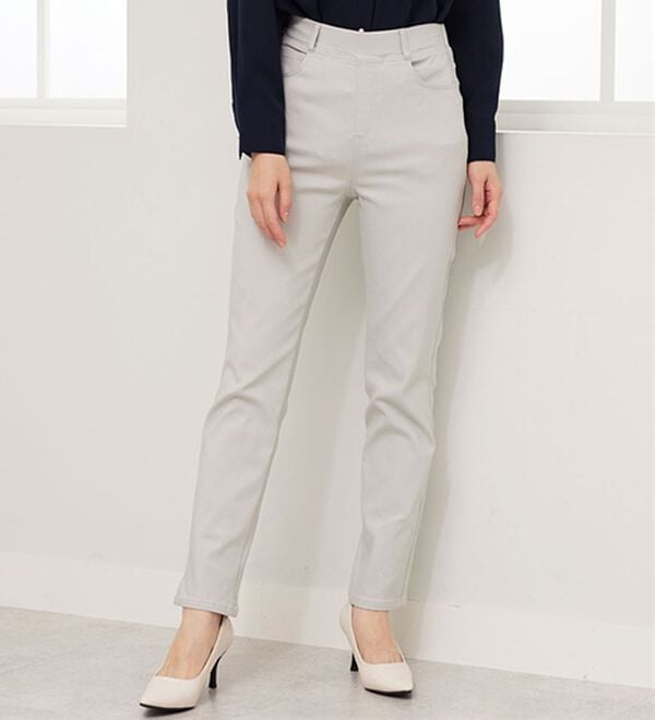 BELLUNA（ベルーナ）の「裏起毛ツイル素材ストレッチパンツ（フルレングスパンツ）」｜ライトグレー