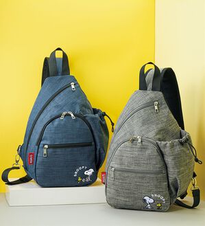 BELLUNA（ベルーナ）の「＜スヌーピー＞クルっと前にラクに取り出せるボディバッグ（リュック）」｜詳細画像