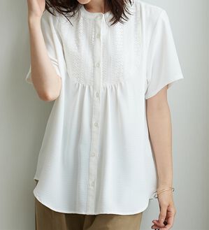 BELLUNA（ベルーナ）の「【2つの機能付き】お手入れ楽々！レース使いシャツチュニック（ブラウス）」｜オフ白