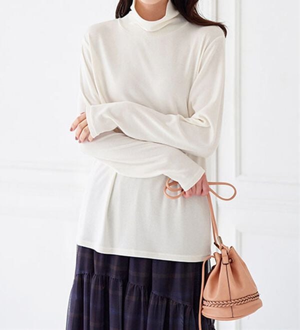 BELLUNA（ベルーナ）の「うっとりなめらか素材ハイネックプルオーバー（カットソー）」｜詳細画像