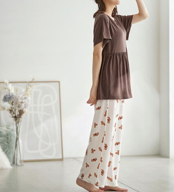 YU'NOW（ユナウ）の「【上下２点セット】レーヨンブレンドペプラムパジャマセット（パジャマ・ルームウェア）」｜詳細画像