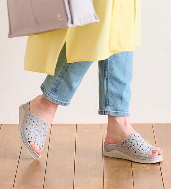 BELLUNA（ベルーナ）の「幅広フラワーレースミュール（サンダル・ミュール）」｜詳細画像