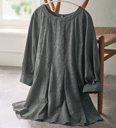 BELLUNA（ベルーナ）の「刺しゅうレースフレアーシルエットブラウス（ブラウス）」