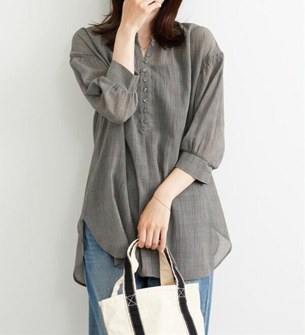 BELLUNA（ベルーナ）の「シャリ感シアー素材多ボタンチュニック（チュニック）」｜詳細画像