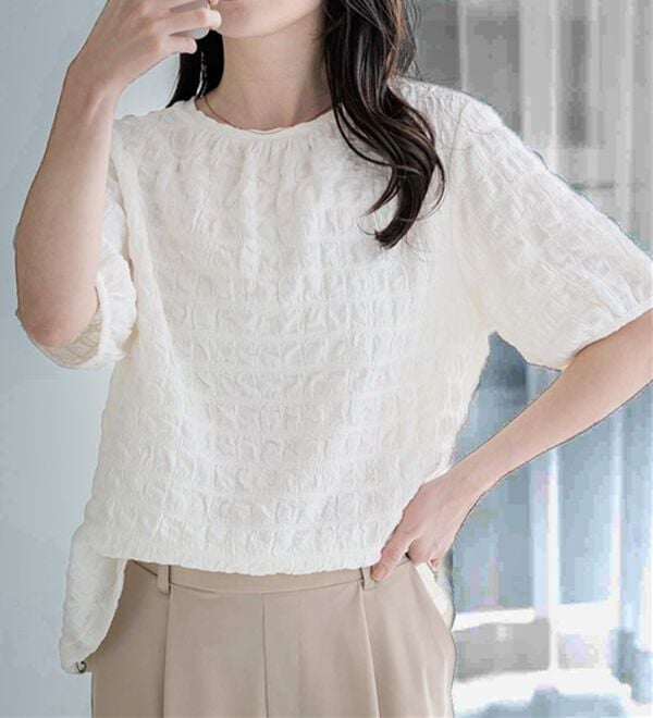 BELLUNA（ベルーナ）の「ポコポコ素材裾ドロストプルオーバー（カットソー）」｜オフ白