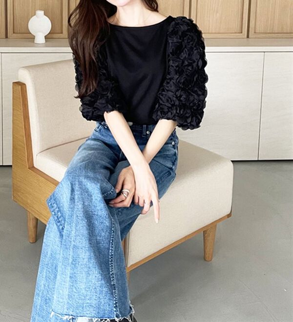 GeeRA（ジーラ）の「【YOUING.】フラワーモチーフ半袖トップス（カットソー）」｜詳細画像