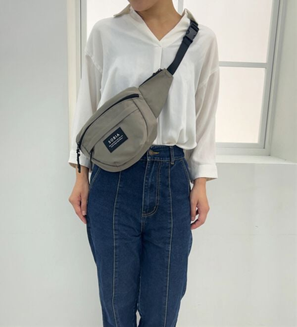 BELLUNA（ベルーナ）の「必要な物だけ収納ウエストボディバッグ（リュック）」｜詳細画像