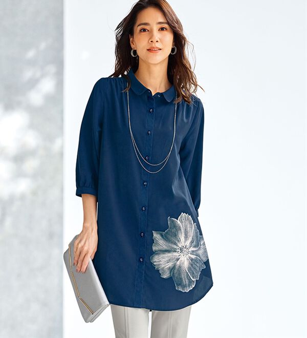 BELLUNA（ベルーナ）の「一輪の華咲くシャツチュニック（チュニック）」｜詳細画像