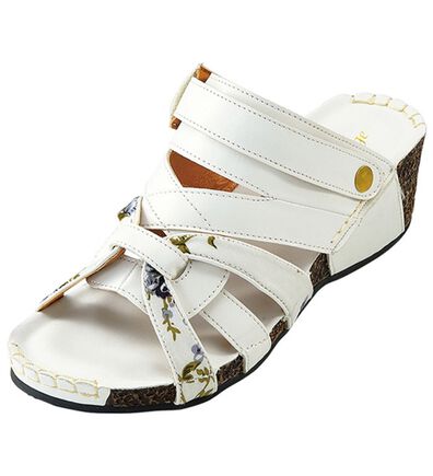 BELLUNA（ベルーナ）の「【３Ｅ／４Ｅ選べる】フットベットウェッジサンダル（サンダル・ミュール）」