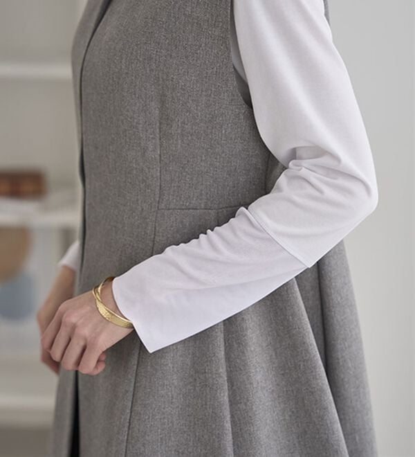 BELLUNA（ベルーナ）の「チュールデザイン首元ゆったりインナー（カットソー）」｜詳細画像