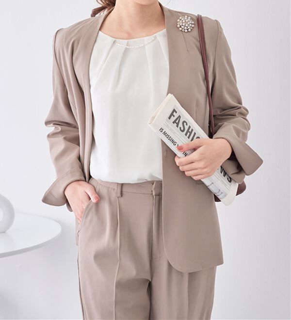 alotta（アロッタ）の「【５つの機能付】ひんやり！アクセ付シフォンタックブラウス（ブラウス）」｜詳細画像