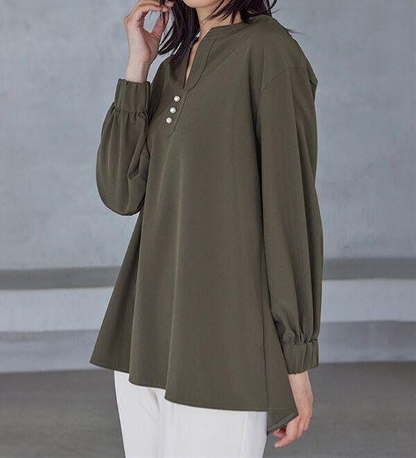 RANAN（ラナン）の「3つの機能付！パール調ボタン付スキッパーブラウス（ブラウス）」｜詳細画像