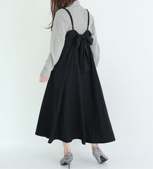 A HAPPY MARILYN（アハッピーマリリン）の「【Ｌ～６Ｌ】スポッと着られる！バックリボンｏｒ肩フリルから選べるバックデザインワンピ－ス（ジャンパースカート）」｜ブラック