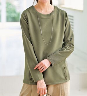BELLUNA（ベルーナ）の「サイドボタンデザイン立体編地プルオーバー（カットソー）」｜カーキ