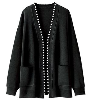 BELLUNA（ベルーナ）の「パール使いノーカラーカーディガン（ニットカーディガン）」｜黒