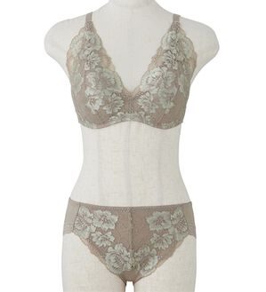 LAVIENNE（ラヴィエンヌ）の「すっぽりフルカップブラ＆ショーツ（ブラジャー＆ショーツセット）」｜ベージュ