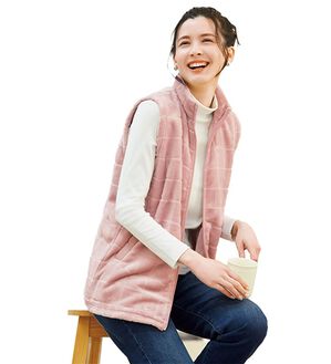 LAVIENNE（ラヴィエンヌ）の「軽くて超ぽかっ裏ファーベスト（パジャマ・ルームウェア）」｜ピンク
