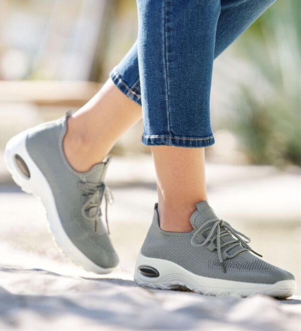 BELLUNA（ベルーナ）の「軽量ニットエアソールデザインスニーカー（スニーカー）」｜グレー