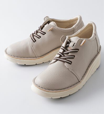 BELLUNA（ベルーナ）の「＜Ｈａｎｅｋａｒｕ＞レザー調シューズ（スニーカー）」