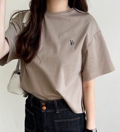 GeeRA（ジーラ）の「アナグラムロゴ刺しゅうＴシャツ（Tシャツ）」