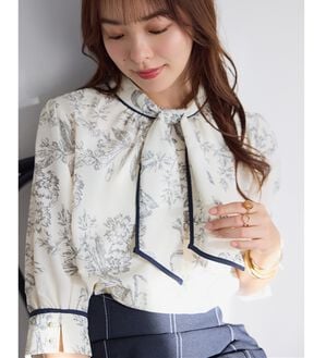 alotta（アロッタ）の「袖口パール6分袖ブラウス（ブラウス）」｜ホワイト花柄