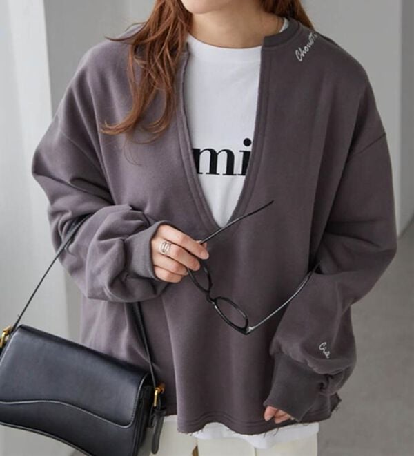 RANAN（ラナン）の「裏起毛Ｖネックロゴ刺しゅうスウェット（トレーナー・スウェット）」｜詳細画像