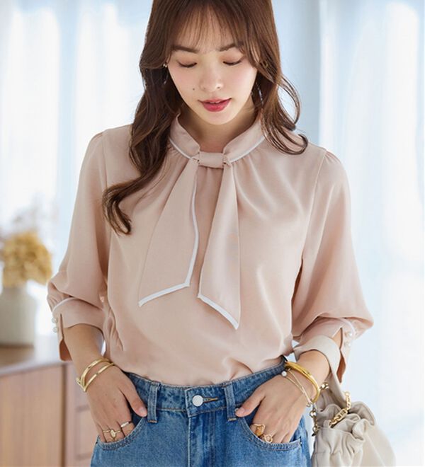 alotta（アロッタ）の「袖口パール6分袖ブラウス（ブラウス）」｜グレージュ