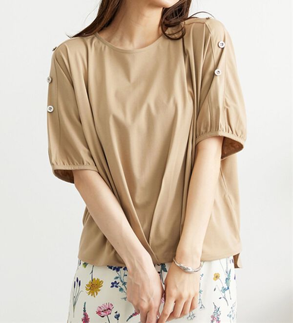 BELLUNA（ベルーナ）の「肩ボタンデザイン裾タックプルオーバー（カットソー）」｜詳細画像