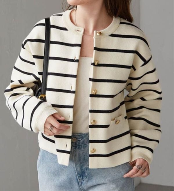 RANAN（ラナン）の「【4つの機能付き】洗える！ゴールド調ボタンニットカーディガン（ニットカーディガン）」｜詳細画像