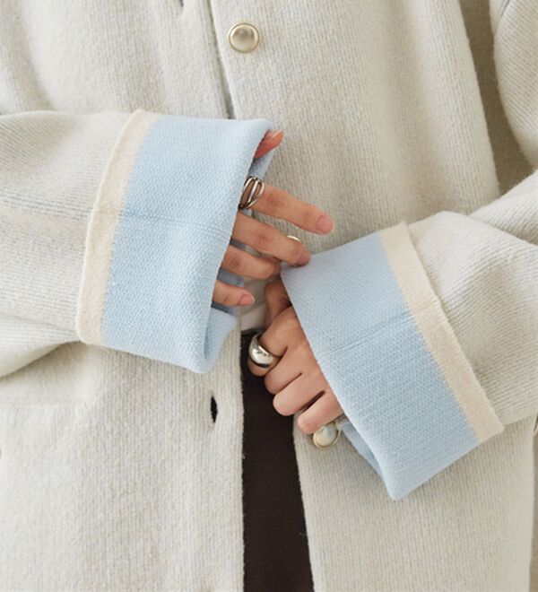 RANAN（ラナン）の「裏配色ゴールド調ボタンニットコーディガン（ニットカーディガン）」｜詳細画像